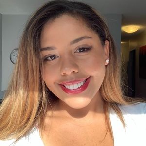 Meet your Posher, Alona